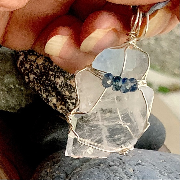 Blue Fluorite, Faden Quartz & Kyanite Bead Necklace - Picture 4 of 14